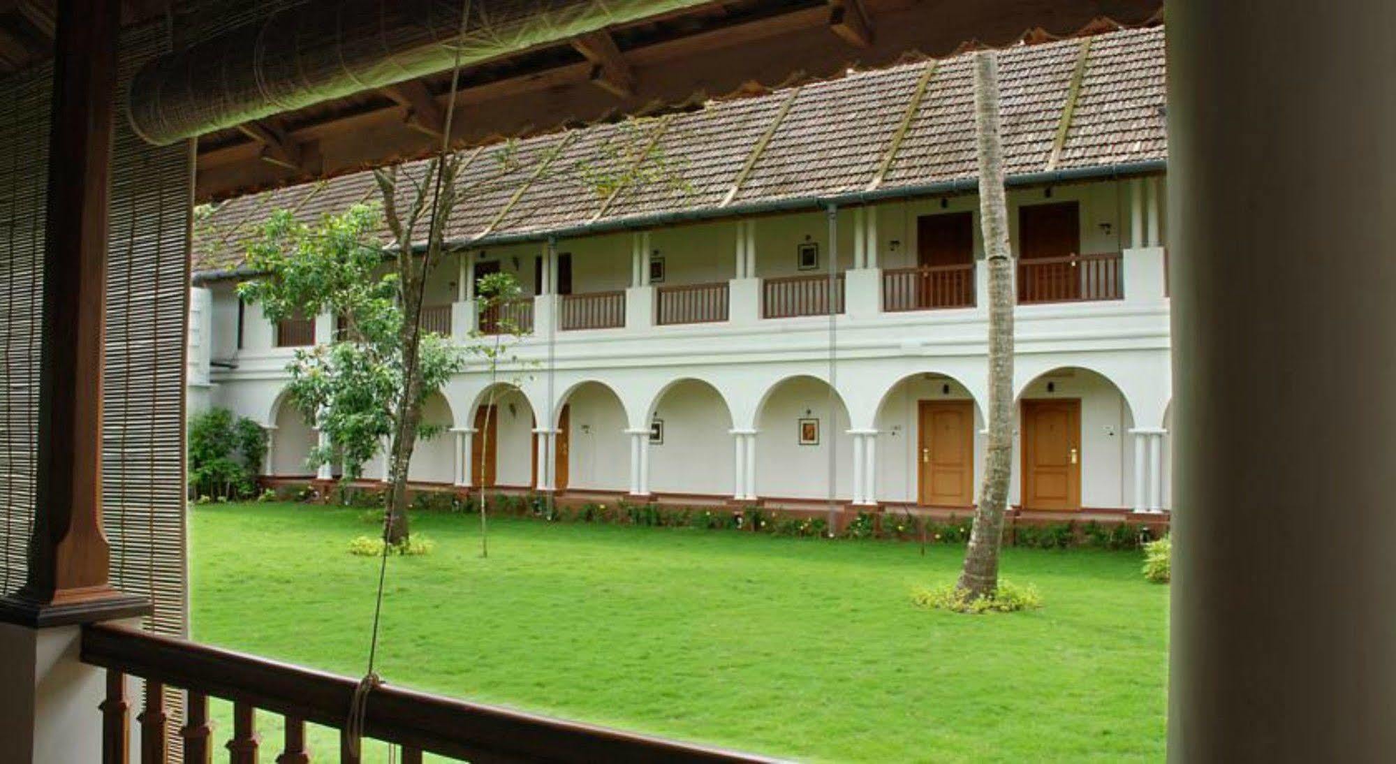 Lemon Tree Vembanad Lake Resort, Kerala Alappuzha Extérieur photo